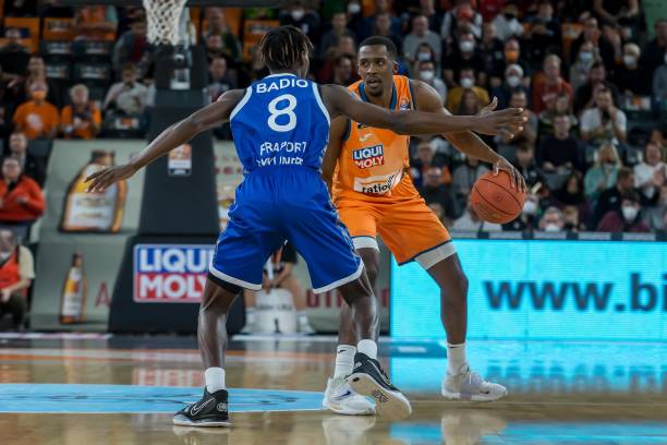 强悍的防守 强悍的防守