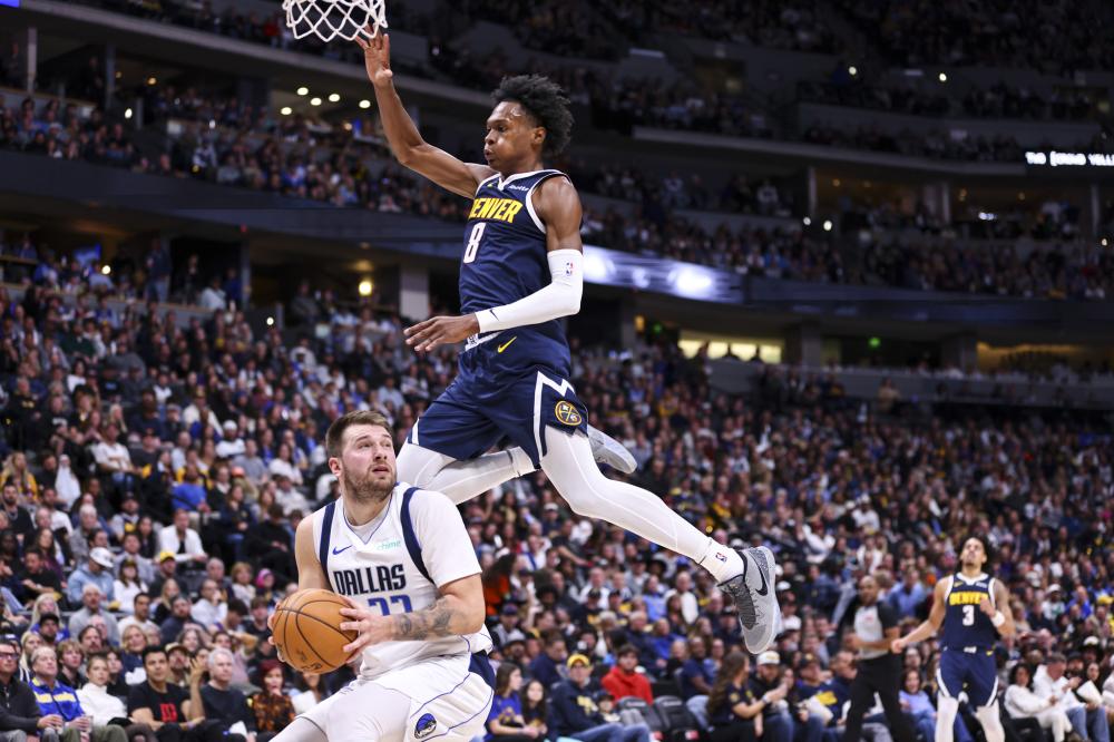 她凭借良好 她凭借良好