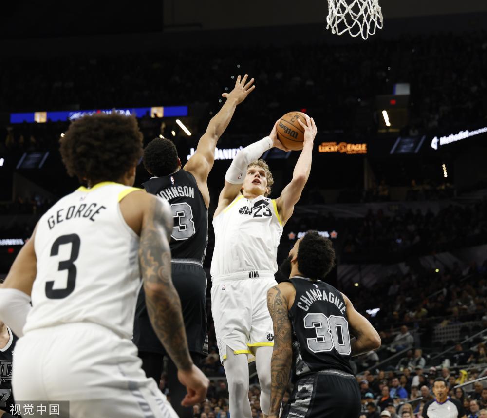 在众多资助 在众多资助